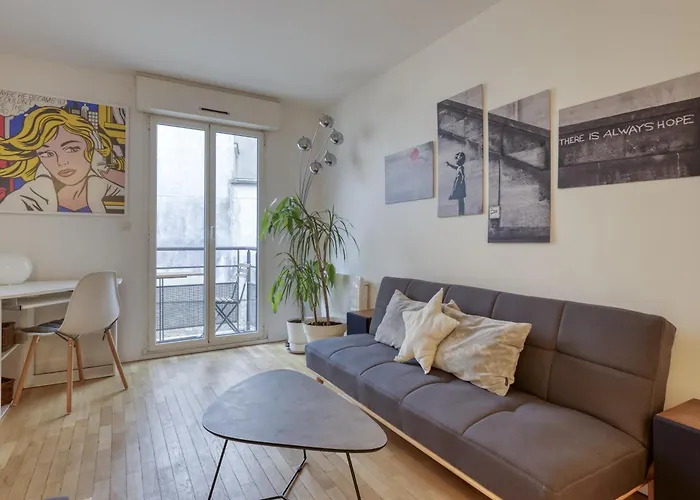 Le Feutrier - Au Pied De Montmartre *