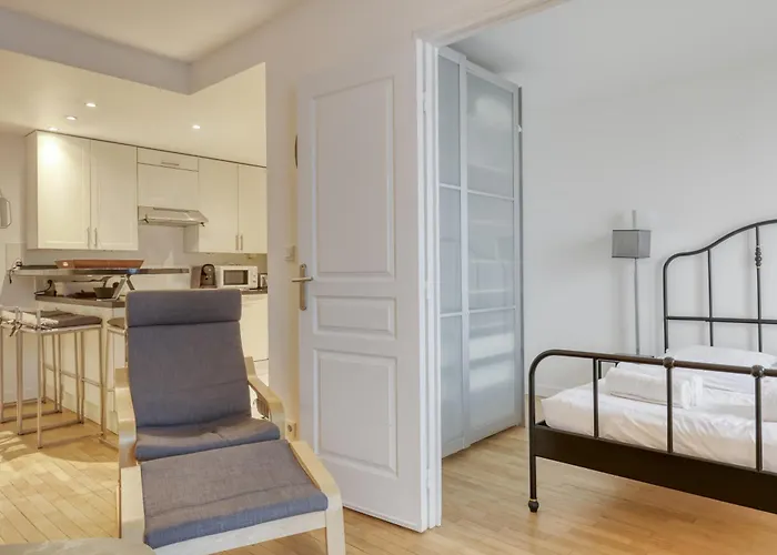 Le Feutrier - Au Pied De Montmartre